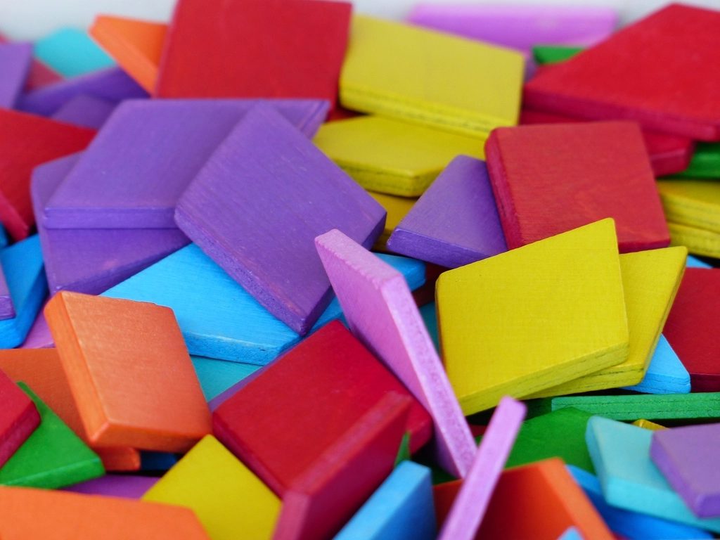 Bunte Bausteine aus Holz