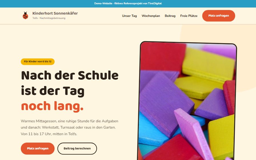 Startseite der Demo Kinderhort Sonnenkäfer: warmes Creme mit bunten Akzenten